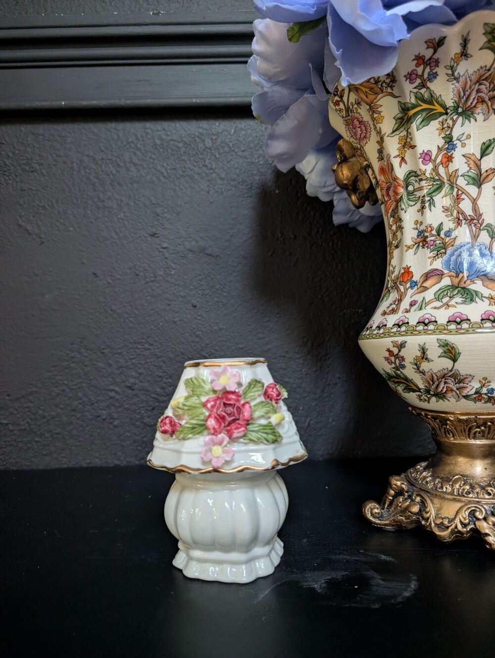 VINTAGE Victorian-inspired Pink White Floral Motif Ceramic Tea light candleholde